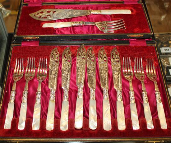 Set of fish knives & forks in case